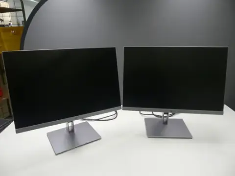 2 hp LCD monitora