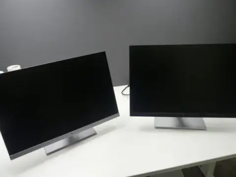 2 kom. hp - E243i - 24 inča - LCD monitor