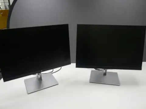 2 kom. hp monitor