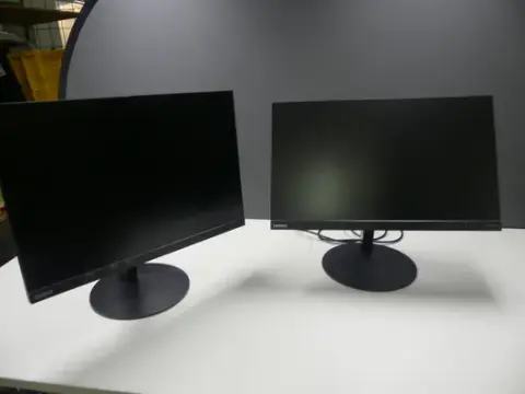2 kom. monitora Lenovo ThinkVision