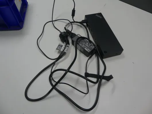 Lenovo - ThinkPad dokirna stanica, uključujući napajanje i kabel