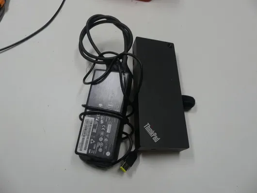 Lenovo — ThinkPad dokirna stanica, uključujući napajanje i kabel