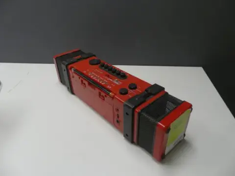 Sharp — stereo radyo kasetçalar