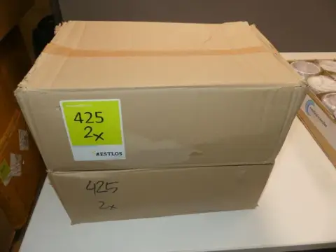 Lotto di buste in cartone con retro e finestra