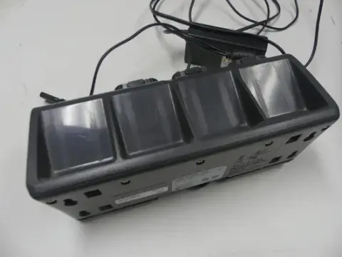 Motorola - stație de încărcare cu 8 locuri pentru acumulatori (Charger Cradle)