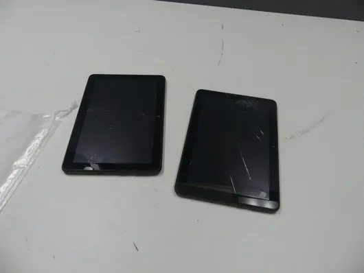 2 tableta Amazon Fire, neispravna