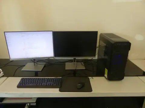 Set PC gaming cu 2 monitoare