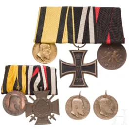 Deux barrettes de décorations et deux médailles du mérite