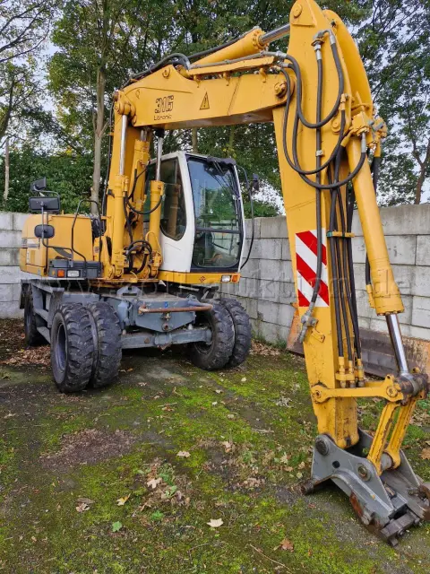 1 Bagger, Liebherr, Type A316 Litronic, DEFEKT!