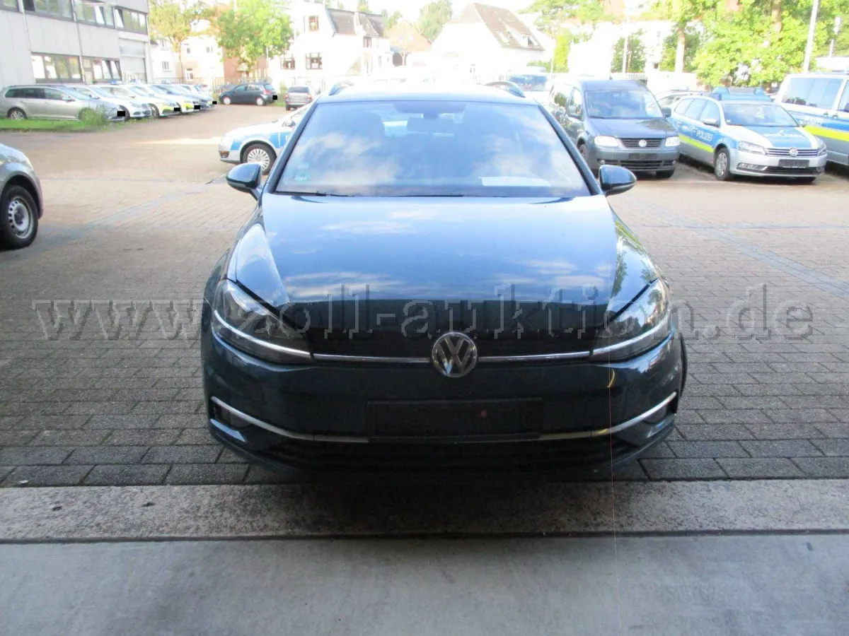 1 Volkswagen Golf Variant (AUV) balesetes gépkocsi