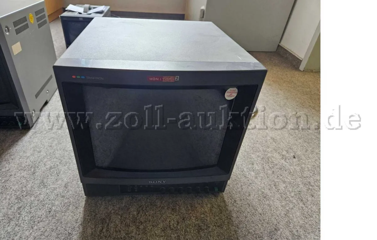 2 ammattikäyttöön tarkoitettua kuvaputkinäyttöä Sony PVM-1440QM