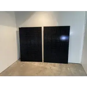 2 块太阳能组件 172x113 cm