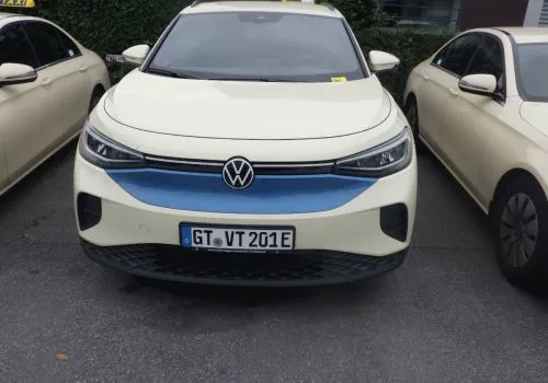 1 VW ID.4 Pro, matrícula: GT-VT 201E, primera matriculación: 16.06.2025, n.º de chasis: WVGZZZE28SE006626, 33.031 km, eléctrico, 89 kW, 0603/CSX