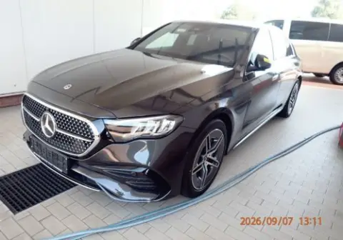 1 Mercedes Benz E300, berlina, non immatricolata, prima immatricolazione: 23.12.2024, 21.000 km, numero telaio: W1KLF0JB8RA022109, ibrida diesel/elettro, Euro 6, 1993 cc, 145 kW, 2222/BPW