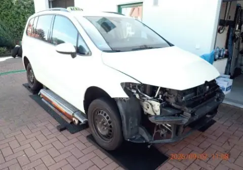 1 VW Touran, targa: GT-VT 1046, prima immatricolazione: 06.03.2024, numero di telaio: WVGZZZ1T1RW011900, 277.710 km, diesel, Euro 6, 1968 cc, 110 KW, revisione scaduta
