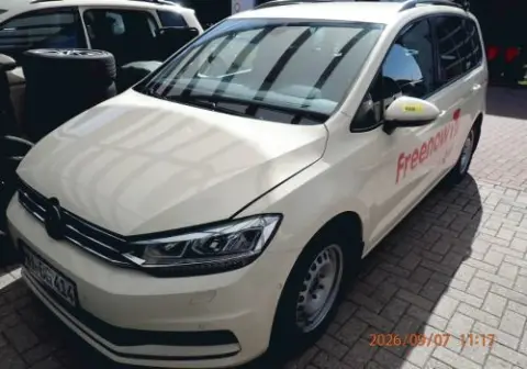 1 autovettura VW Touran, targa: HH-BG 414, prima immatricolazione 27.06.2023, numero di telaio: WVGZZZ1T5PW019284, 253.309 km