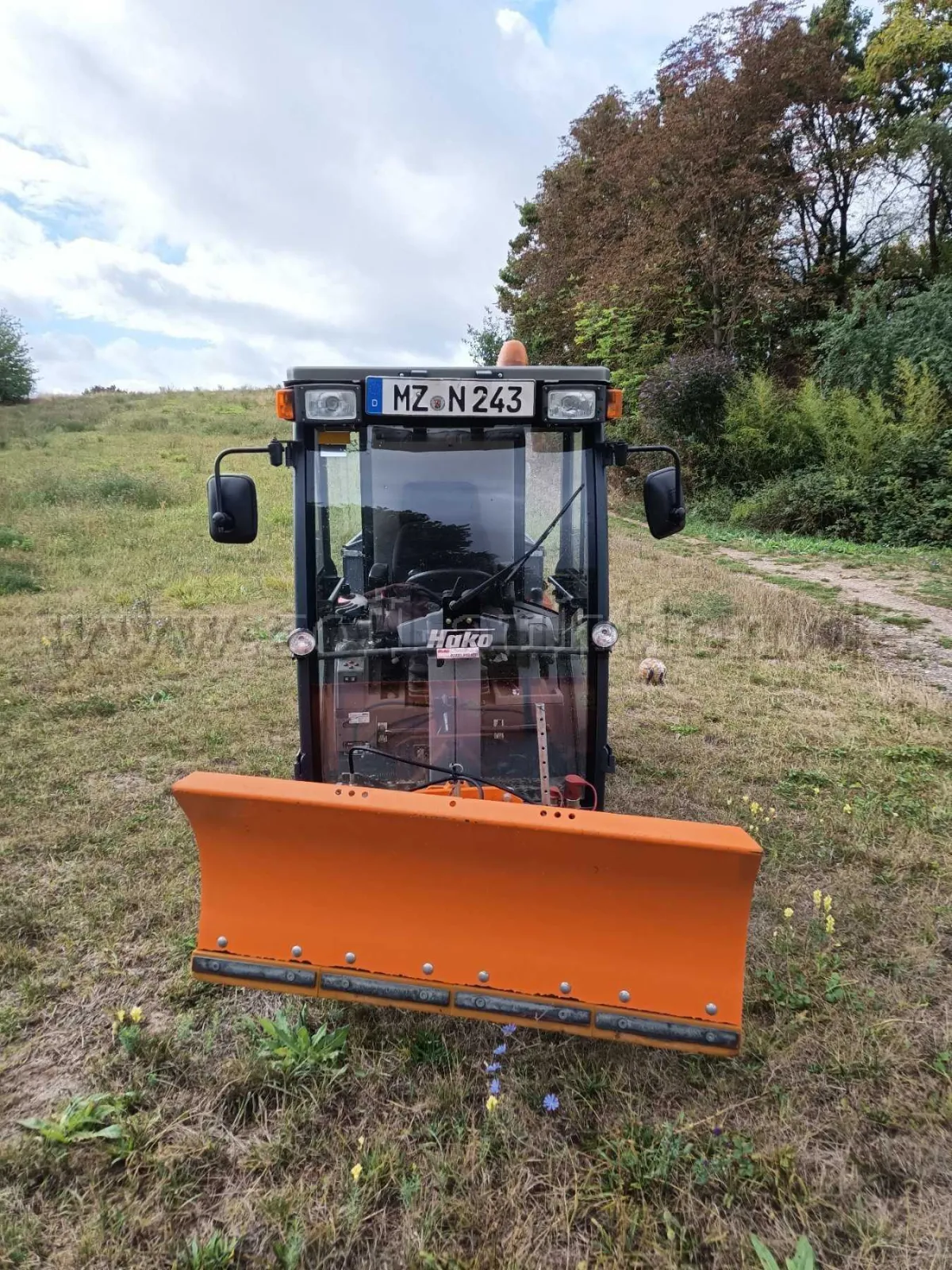 1 mașină autopropulsată Hako Citytrac 4200