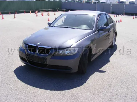 1 BMW 320i / vehicul pentru reparații