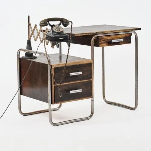 Marcel Breuer – Bureau 'B 65' - variante avec support téléphonique et téléphone, 1932 (projet)