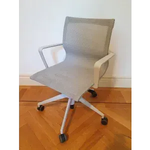 Офисное вращающееся кресло Vitra