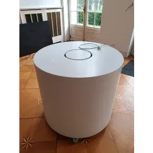 Table de vente Apple Store - diamètre 100 cm et hauteur 96 cm