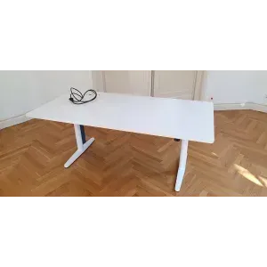 Electrically height-adjustable desk Vitra 180 x 90 cm