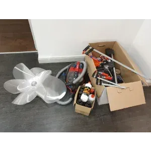 Mixed items lot (vacuum cleaner, lamp and others)