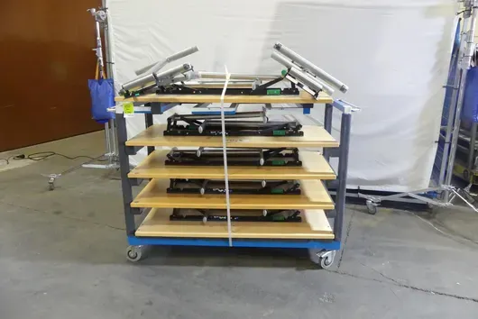 Lot de tables, avec chariot