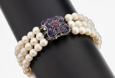 Bracelet en perles avec fermoir en or 14 kt et rubis, WG 585/000 poinçonné, perles de culture 3 rangs, D