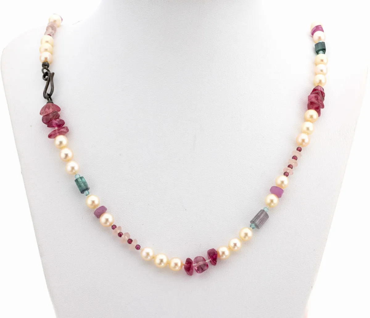 Perl-Farbstein-Collier, Akoyazuchtperlen, D. ca. 6.0-6.2 mm, Turmaline, Rosenquarze und