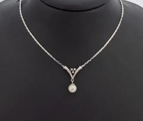 Collier or 14 kt perle-diamant, or blanc 585/000, partie centrale avec pendentif mobile