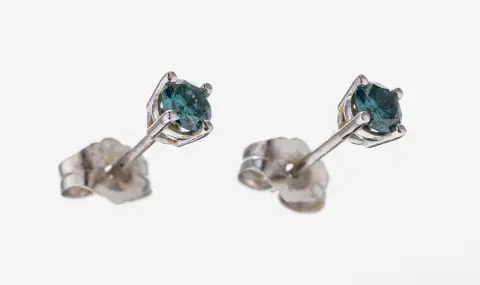 Paire de boucles d'oreilles à clous en or 14 kt avec diamants, or blanc 585/000, 2 diamants total env. 0,30 ct