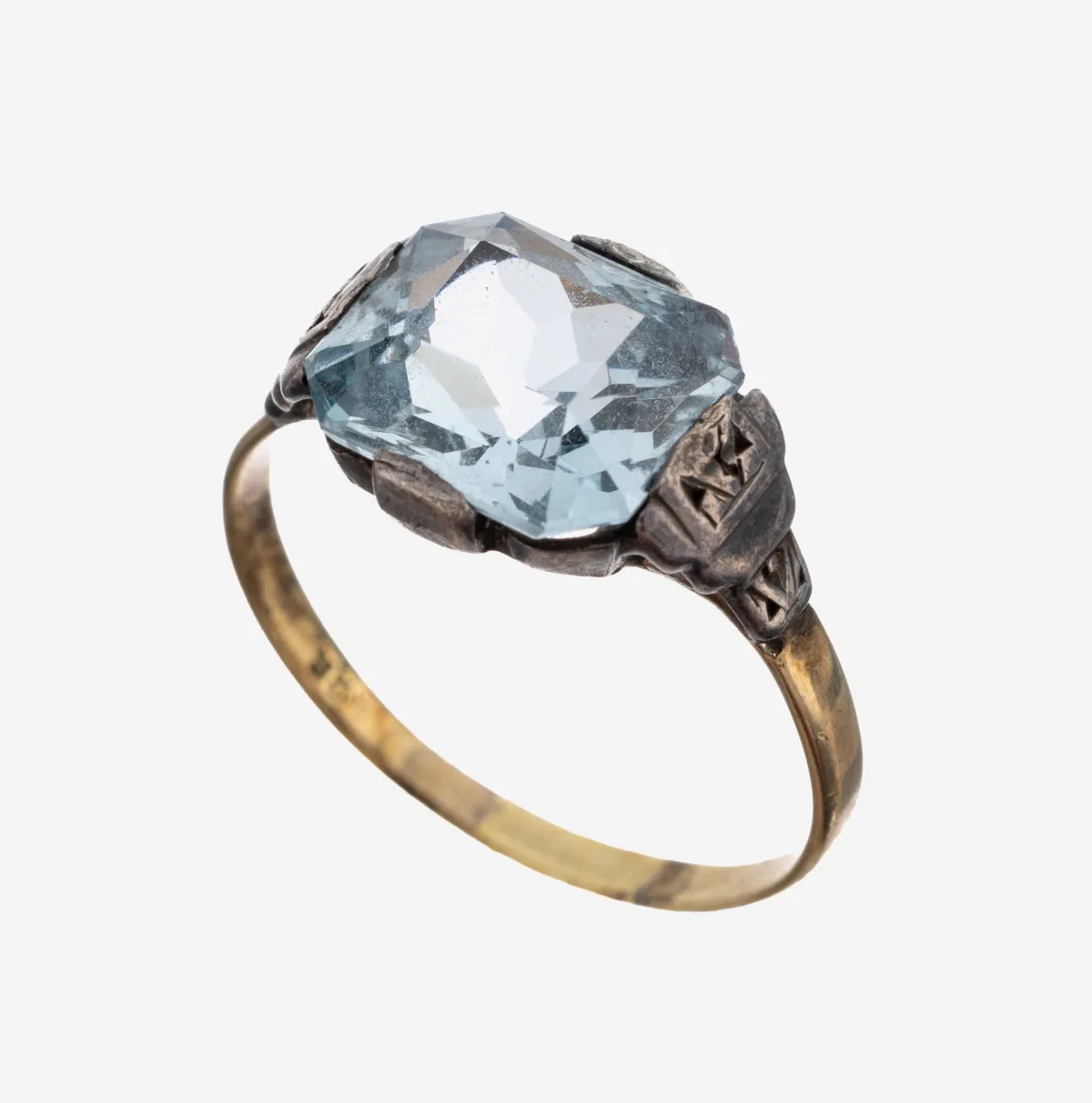 14 kt Gold Farbstein-Ring, 1930er Jahre, GG585/000, Ringkopf Silber, facett. synth