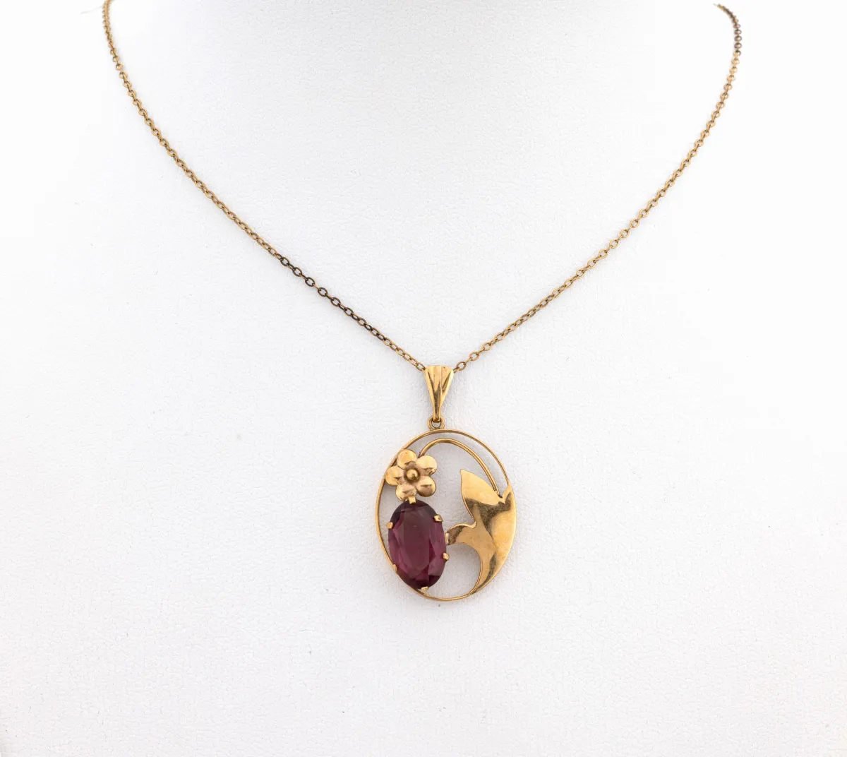 Pendentif en or 9 kt avec pierre de couleur, Angleterre, vers 1910-20, or 375/000, forme ovale,