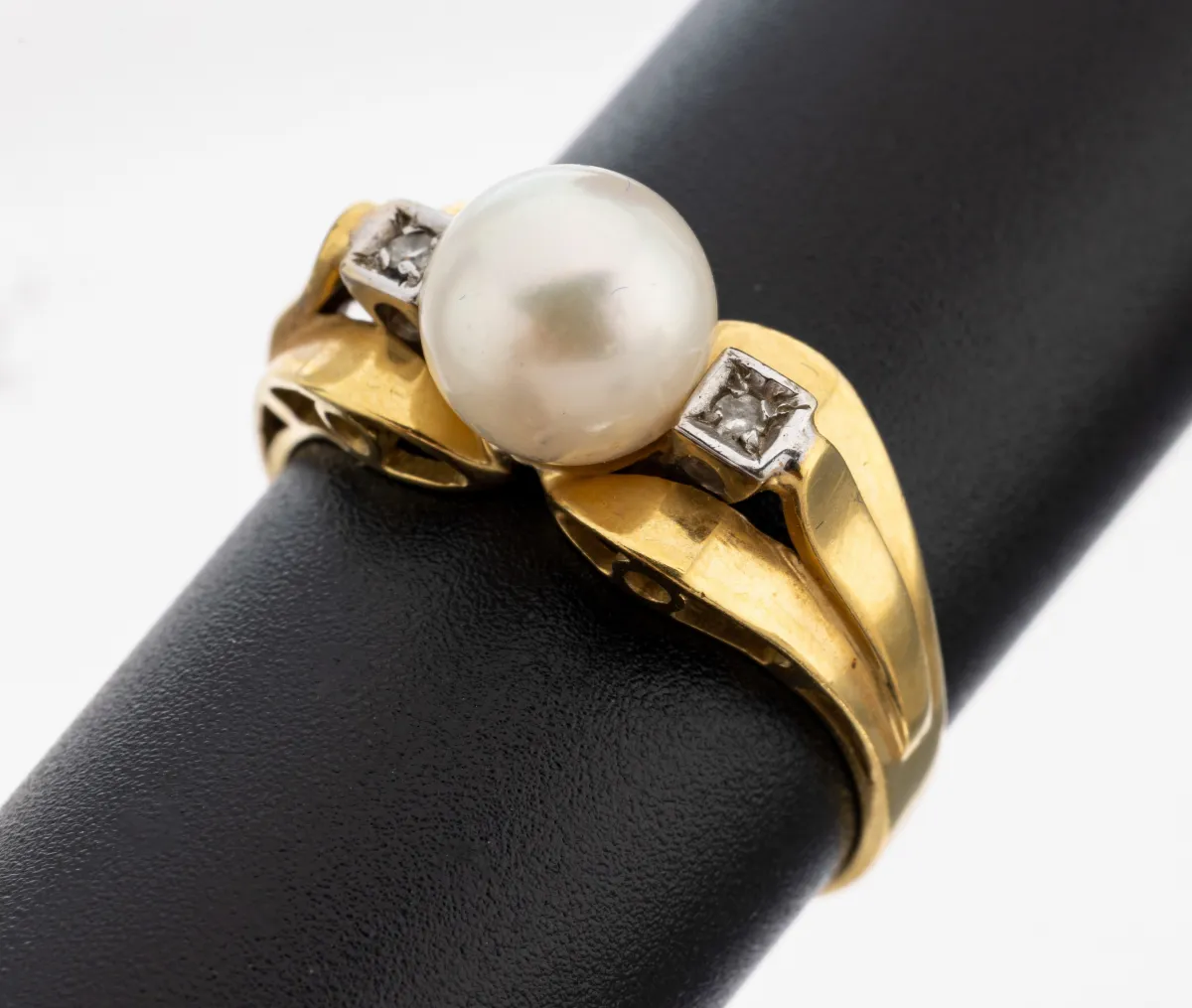 18 kt goud parel-diamant ring, jaren 1950, geel/witgoud 750/000, centraal Akoya gekweekte parel, D
