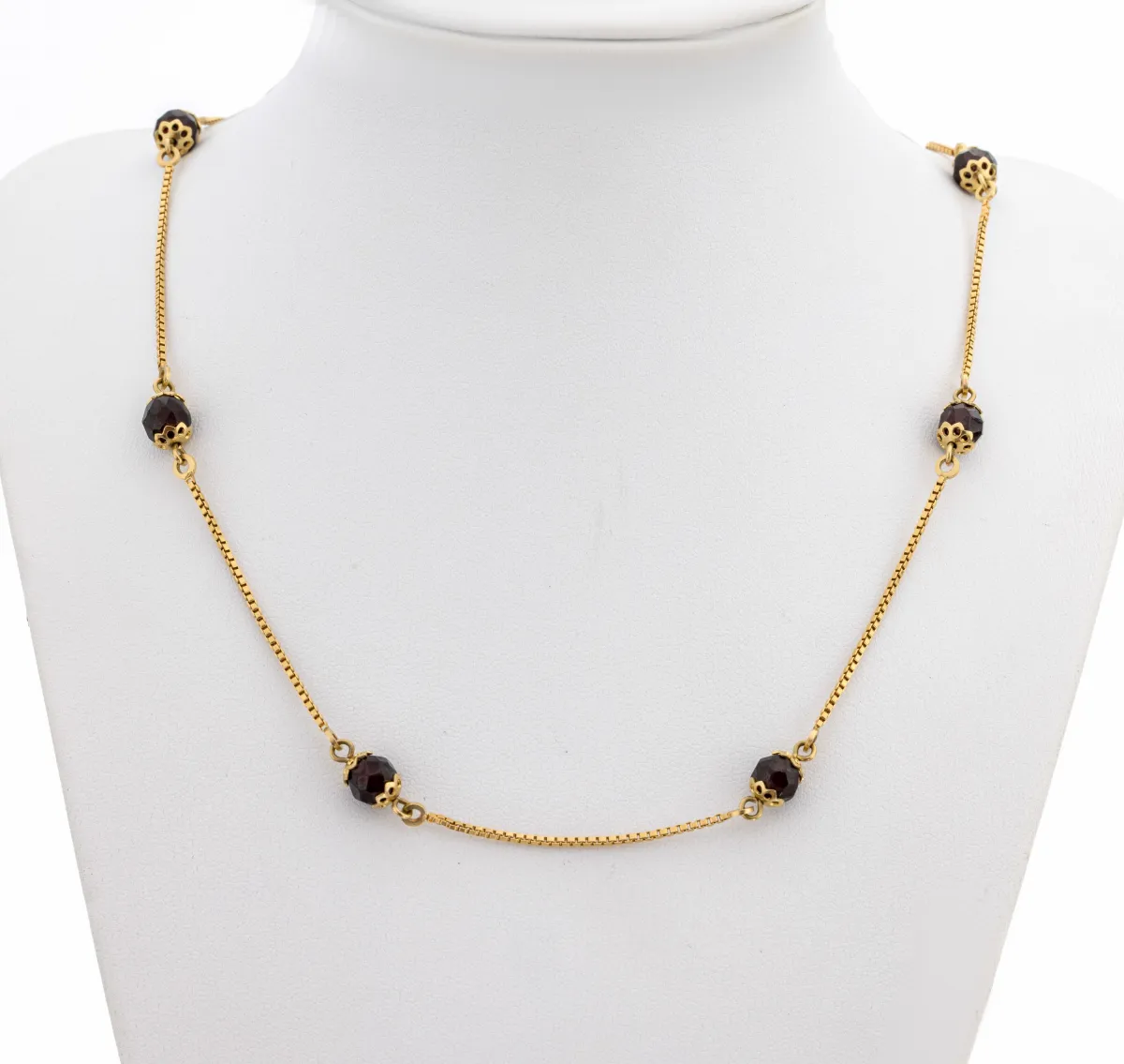 Collier or 18 ct grenat, or jaune 750/000, boules de grenat facettées comme entretoises, L
