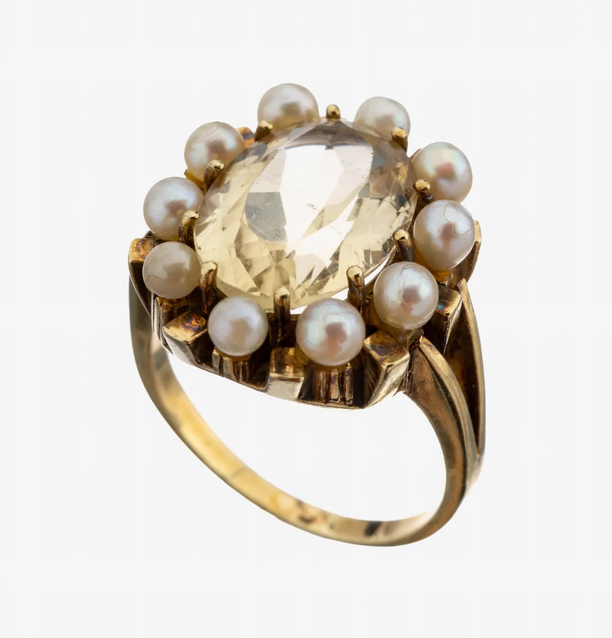 Bague citrine-perle en or 14 kt, or jaune 585/000, citrine ovale facettée env. 5,0 ct, entourée de 10