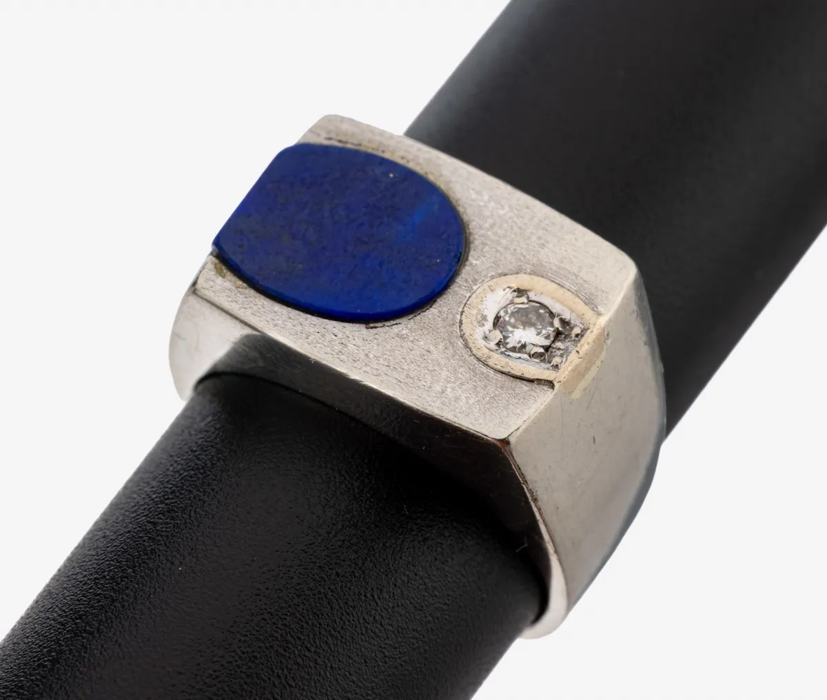 14 kt Gold Brillant-Lapislazuli-Ring, WG 585/000, Brillant ca. 0.05 ct Weiß/p, ovale