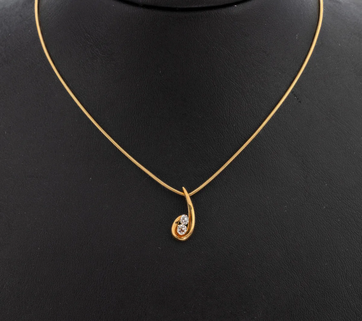 14 kt gold diamond pendant, YG 585/000 hallmarked, curved, 2 old-cut diamonds