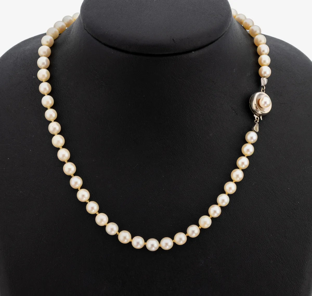 Perl-Collier mit 14 kt Gold Schließe, WG/GG585/000, Akoyazuchtperlen, D. ca. 6-6.2 mm,