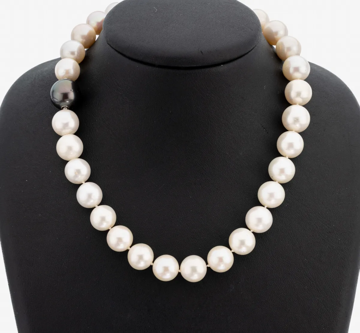 Collier de perles, perles de culture d'eau douce chinoises blanches, diamètre env. 11.5-12.9 mm