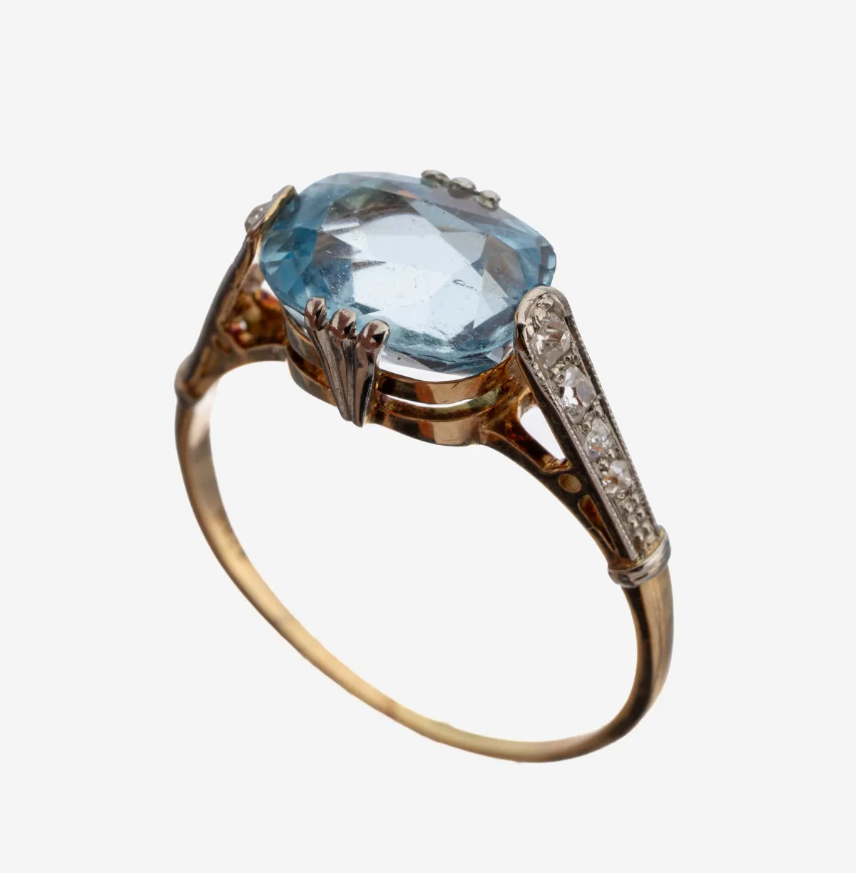 14 kt goud aquamarijn-diamant ring, geel/witgoud 585/000, ovaal gefacetteerde aquamarijn ca. 1,30 ct