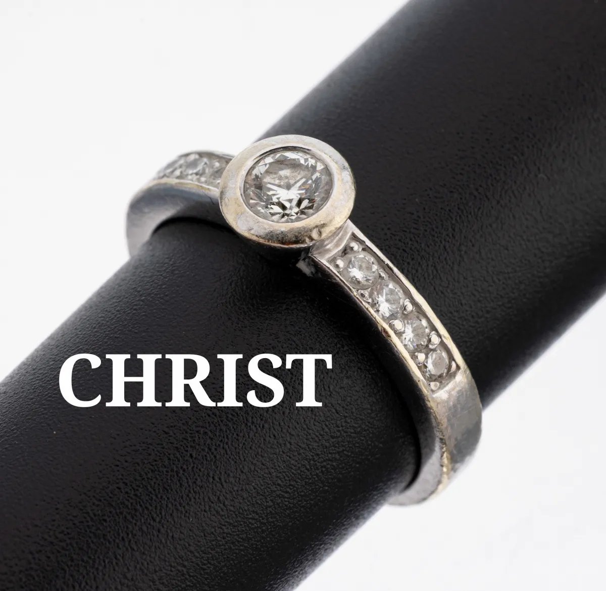 14 kt Gold CHRIST Brillant-Ring, WG 585/000, 1 Brillant 0.25 ct Weiß/si, 8 Brillanten