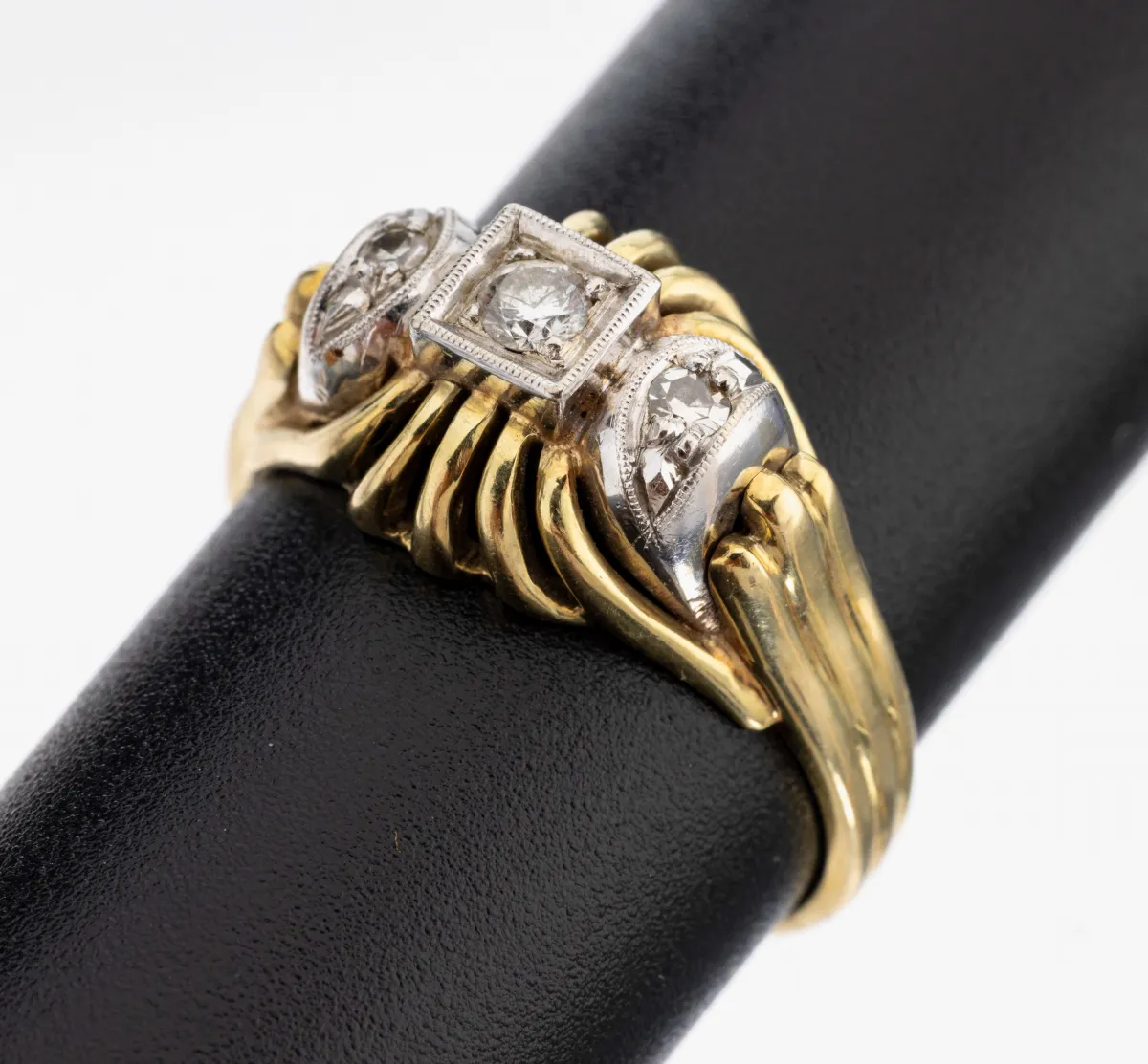 14 kt gold diamond ring, 1950s, yellow/white gold 585/000, 1 brilliant and 2 8/8 diamonds