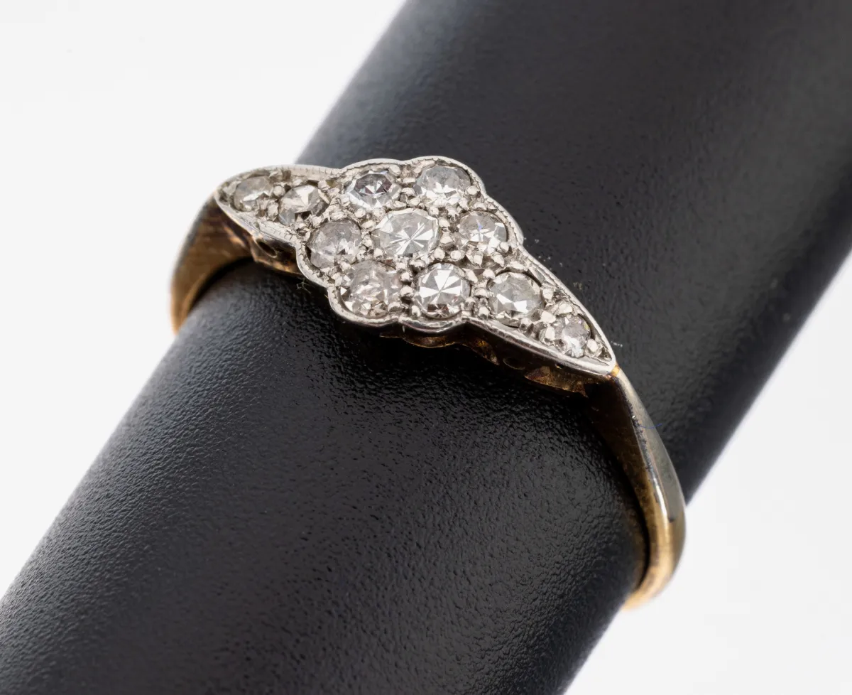 18 kt Gold Diamant-Ring, um 1920-30, GG 750/000, Ringkopf Platin, 11 8/8-Diamanten zus