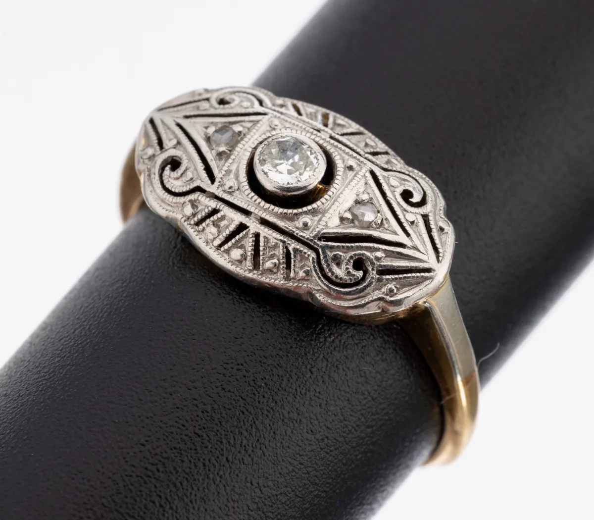 14 kt gold diamond ring, circa 1910, yellow gold 585/000, ring head front side platinum,