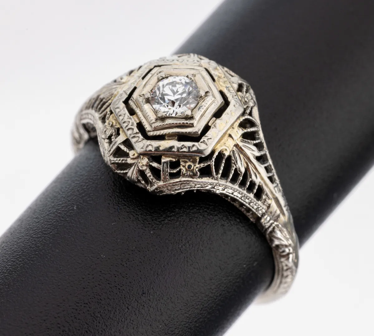 Platinum diamond ring, 1930s, hallmarked Pt, openwork, central