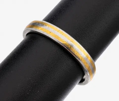 Platina en 24 kt gouden ring, Pt 950/000 en GG 999/000, eenvoudig, ringband met pers