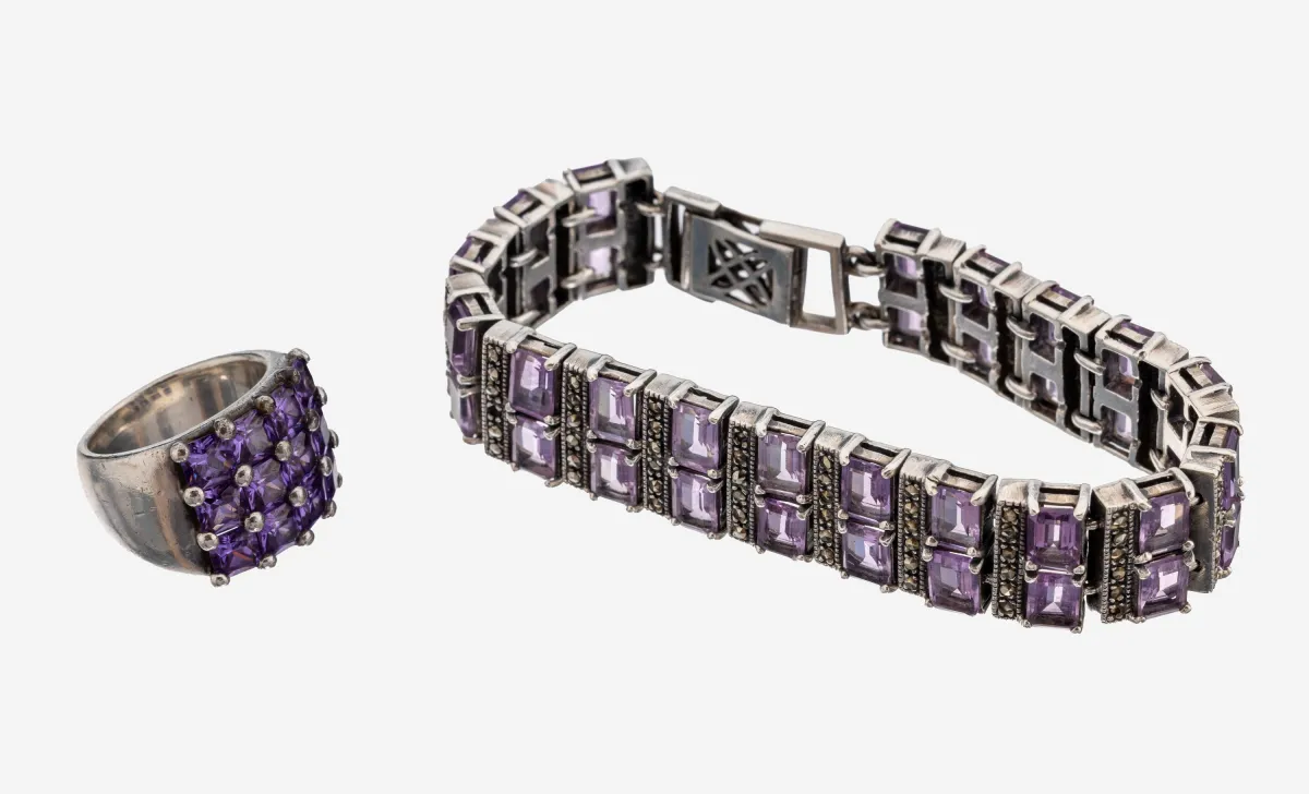 Amethist lot, 925 zilver, bestaande uit: 1 armband, L. ca. 19 cm, klapsluiting, 36