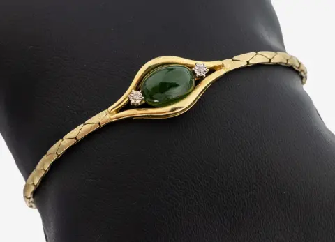 14 kt goud jade-diamant armband, goud 585/000, ovale nefriet cabochon, 2 kleine 8/8- diamanten